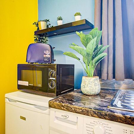 Studio With A Large Toilet And A Separate Room Budget Price Central London Exterior photo