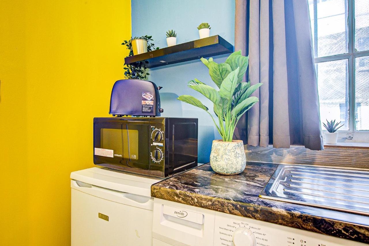 Studio With A Large Toilet And A Separate Room Budget Price Central London Exterior photo