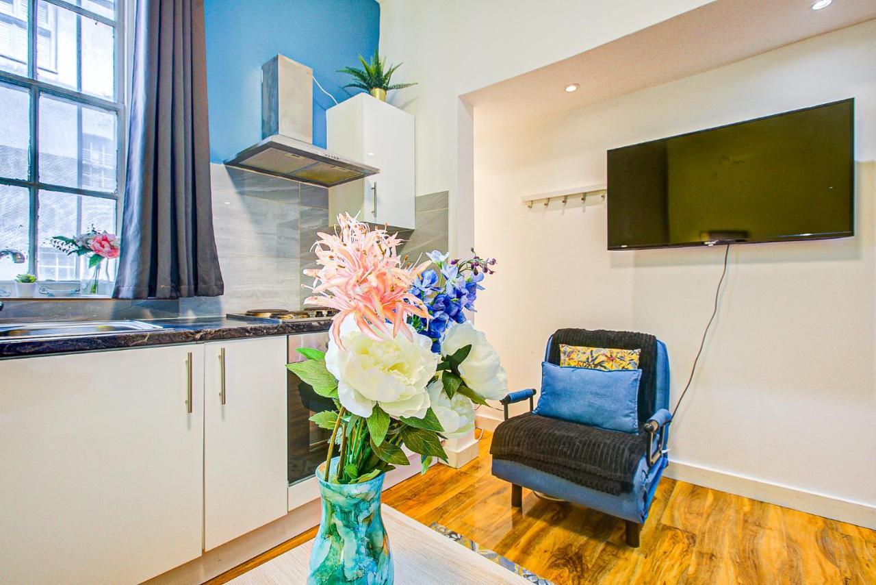 Studio With A Large Toilet And A Separate Room Budget Price Central London Exterior photo