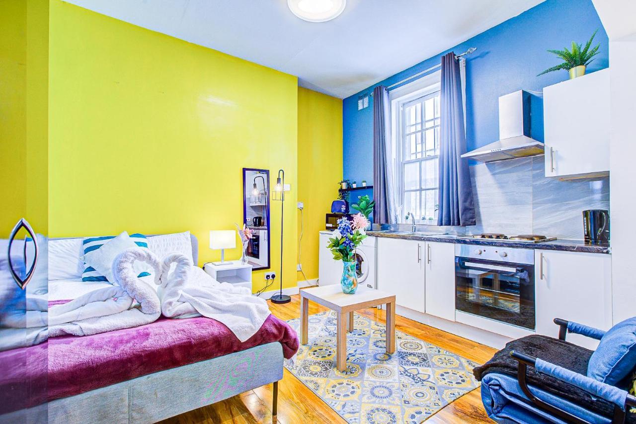 Studio With A Large Toilet And A Separate Room Budget Price Central London Exterior photo