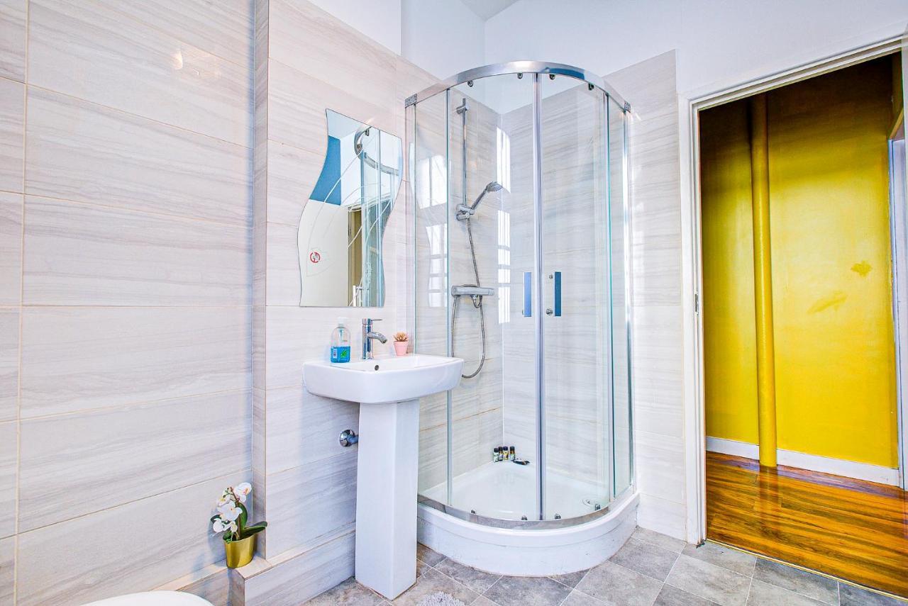 Studio With A Large Toilet And A Separate Room Budget Price Central London Exterior photo