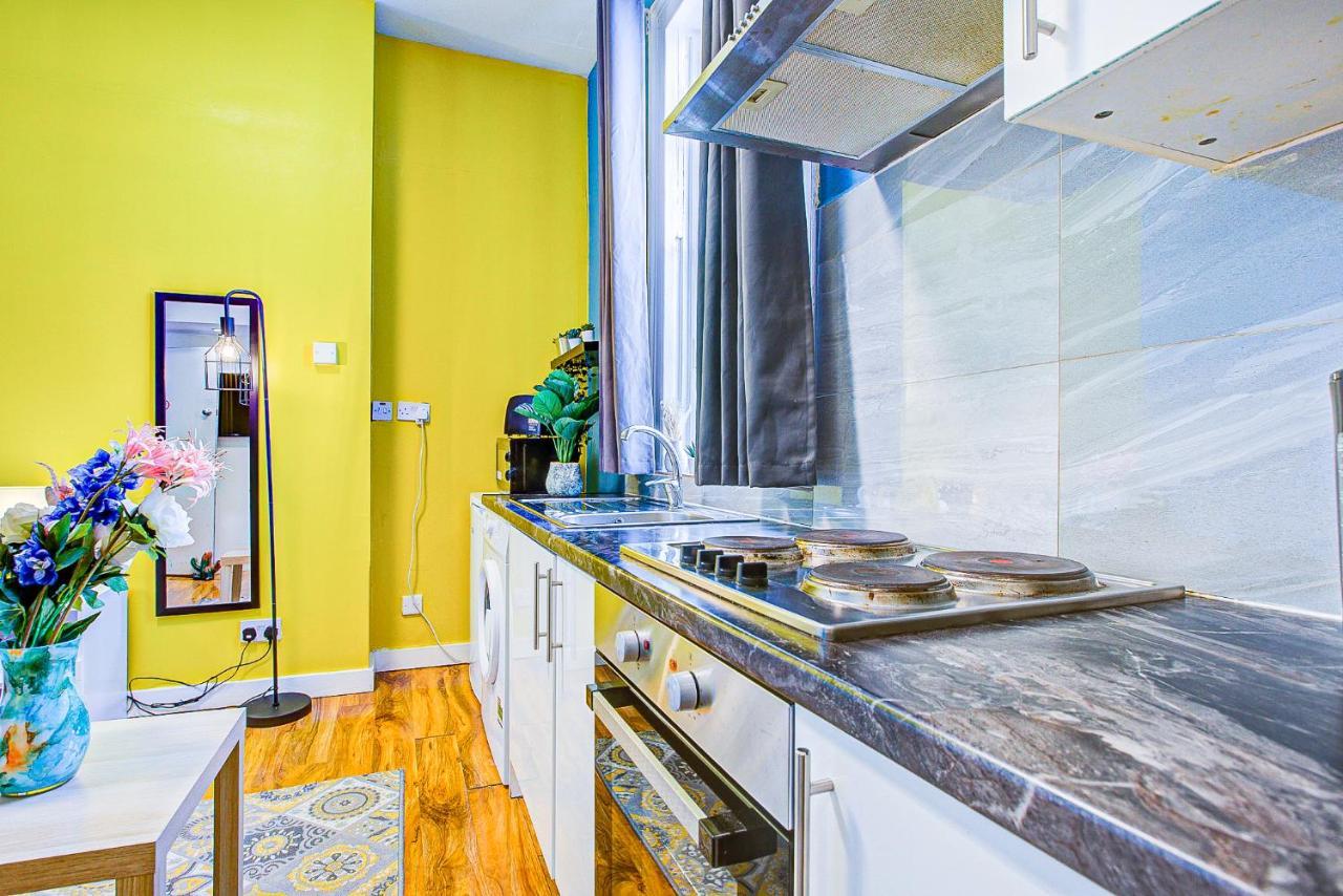 Studio With A Large Toilet And A Separate Room Budget Price Central London Exterior photo