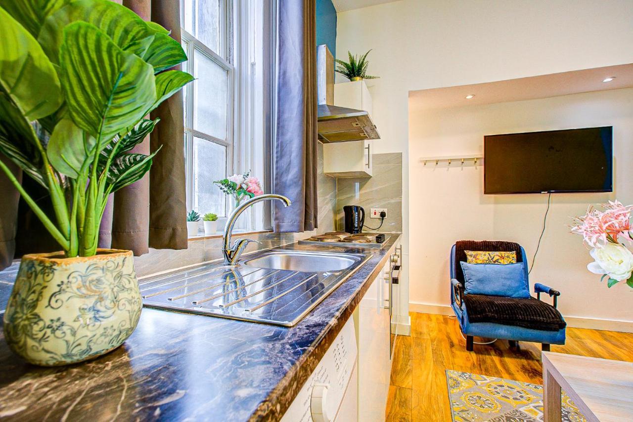 Studio With A Large Toilet And A Separate Room Budget Price Central London Exterior photo